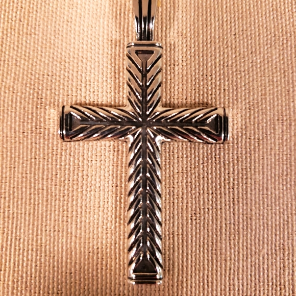 CROSS NECKLACE - Picture 4 of 6